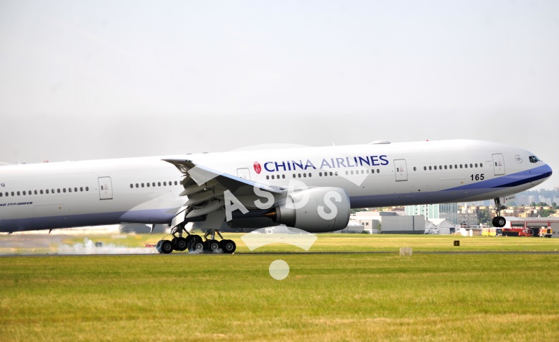 B 777-300 ER of China Airlines landing at Le Bourget