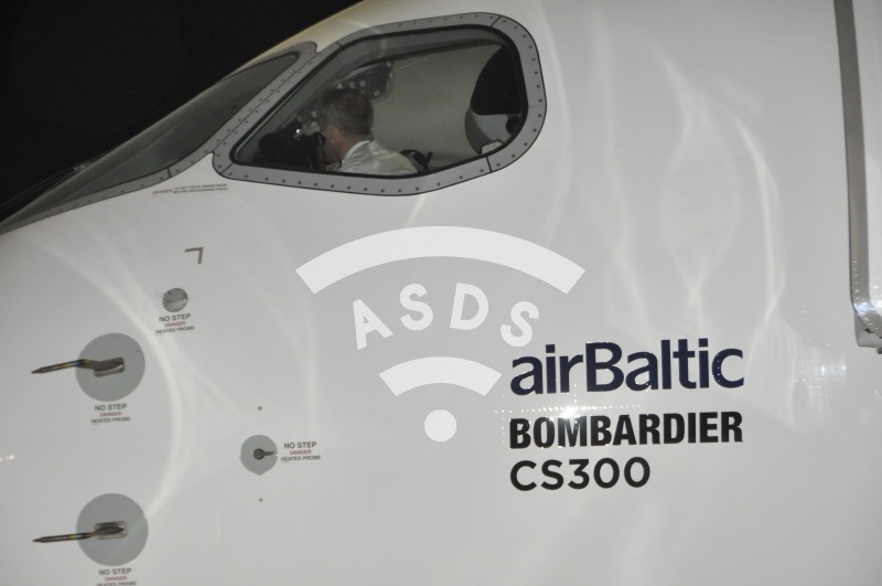 airBaltic CS300 cockpit
