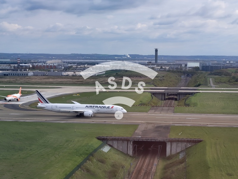Paris Charles de Gaulle Airport with Air France 787