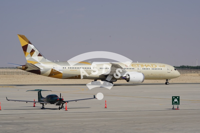 Etihad'newest 787-9 at Dubai Airshow